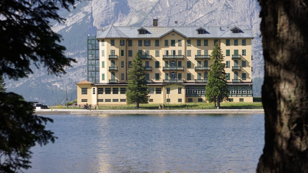 Misurina: Il Gigante di Ghiaccio e la Sua Aria&nbsp;Miracolosa