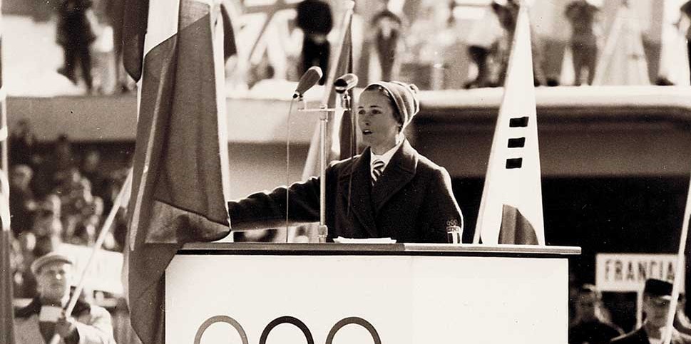 Giuliana MInuzzo in allenamento sulla pista di ghiaccio, 1956